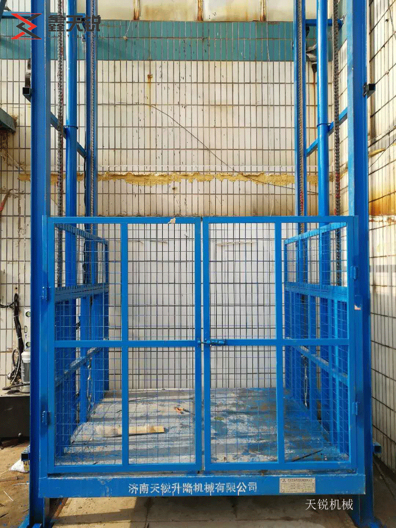 焦作室外贴墙导轨式升降机